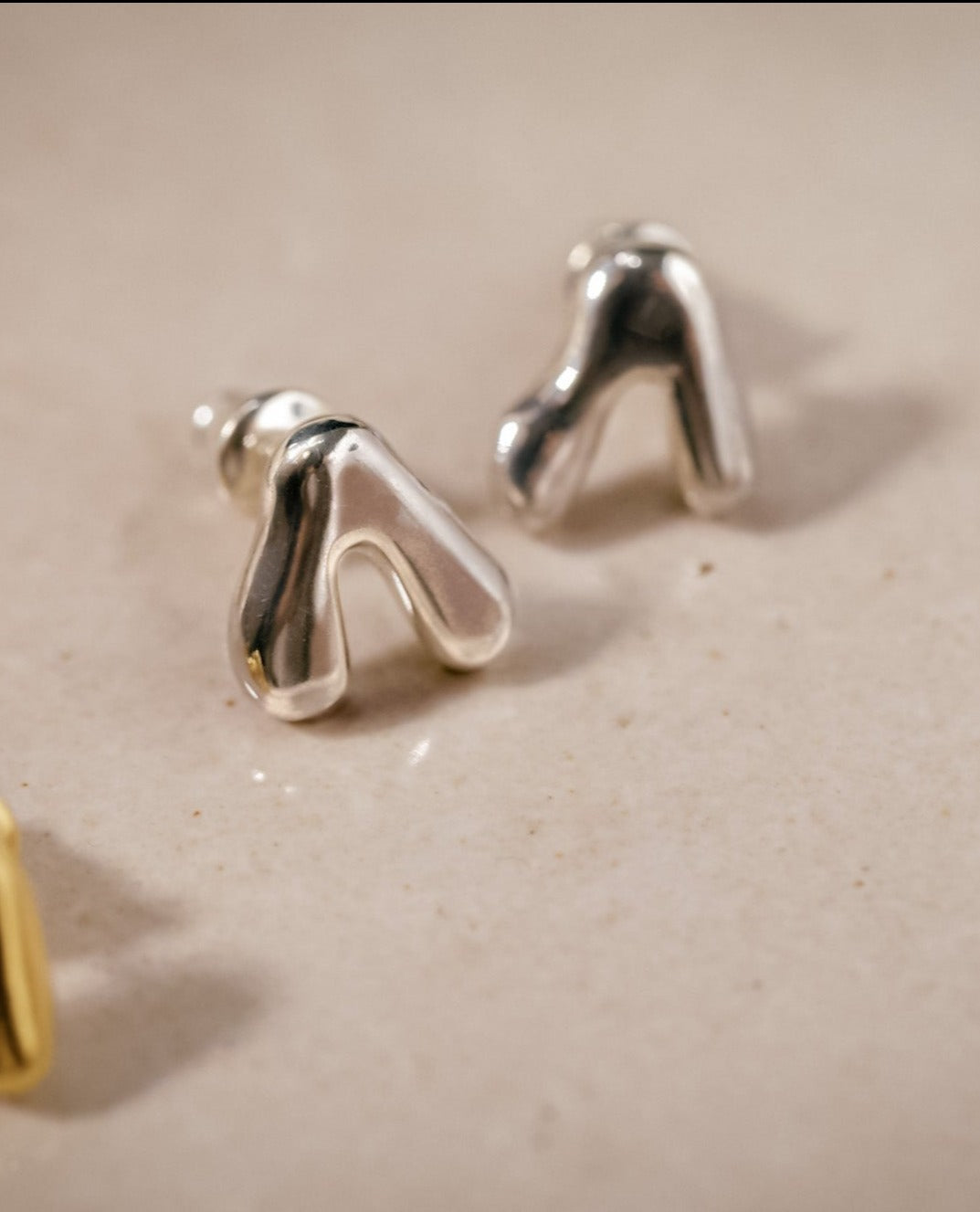Kharys jewelry organic shaped flow stud earrings in 925 sterling silver