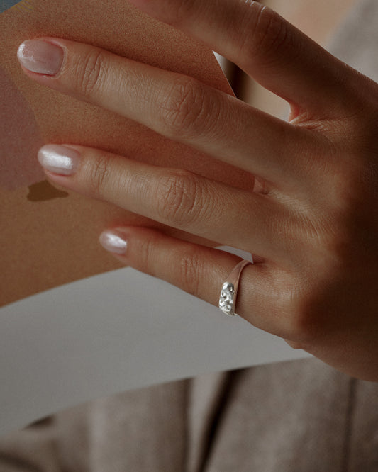 MARS SIGNET RING