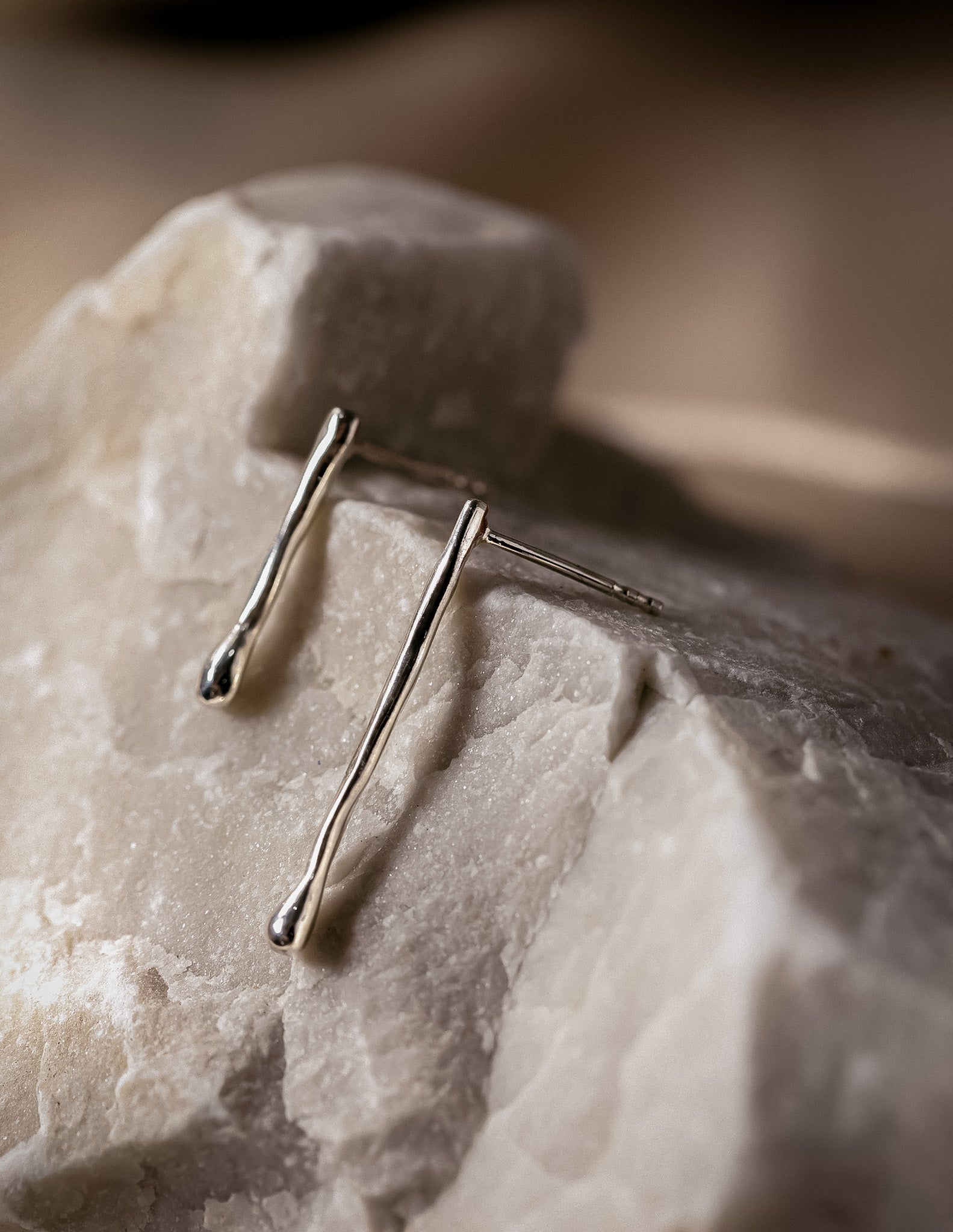 Kharys jewelry thin raindrop earrings in 925 sterling silver