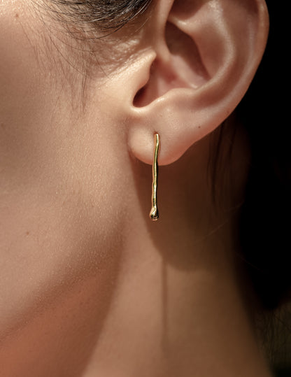 Kharys jewelry thin raindrop earrings in 18k gold vermeil