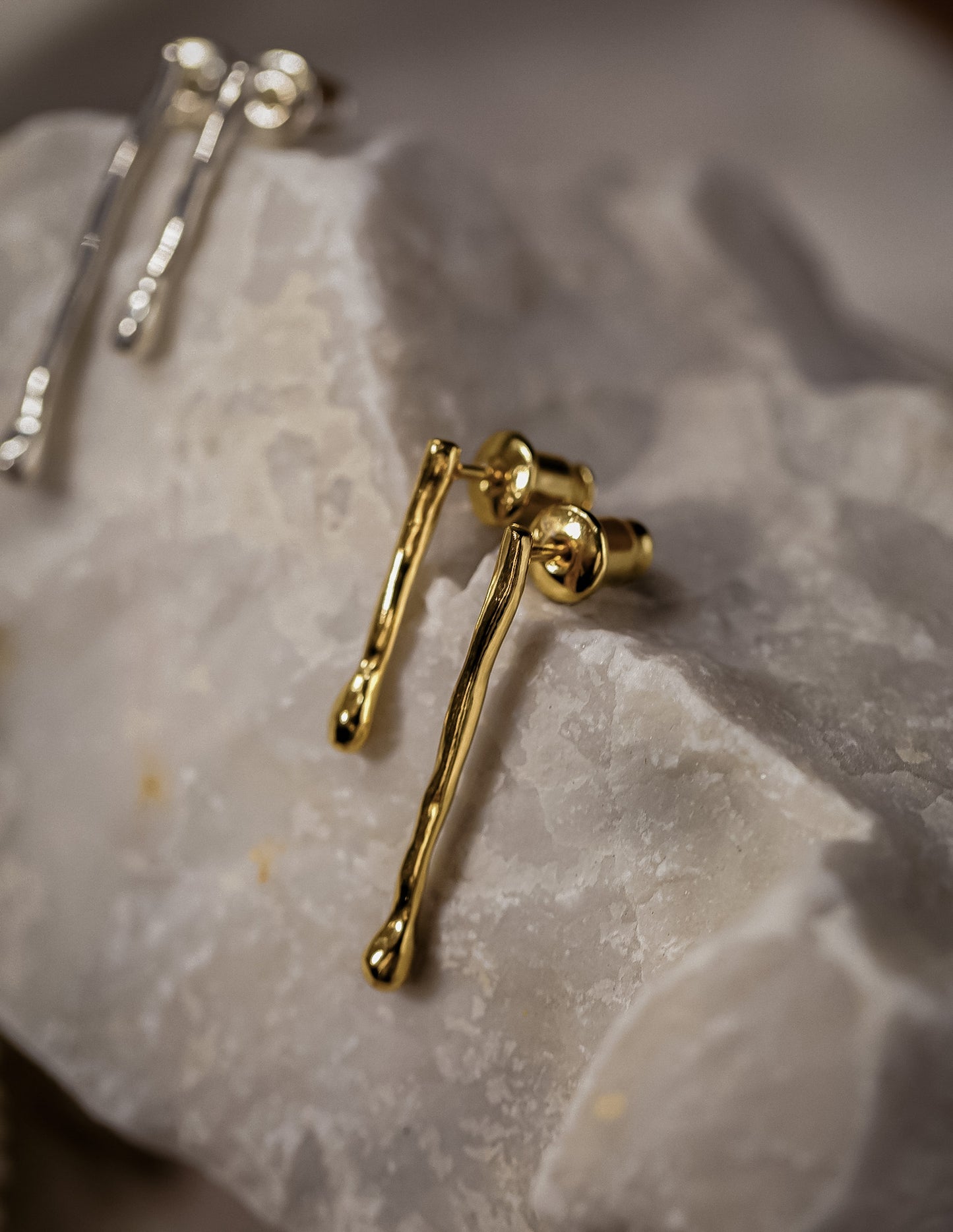 Kharys jewelry thin raindrop earrings in 18k gold vermeil