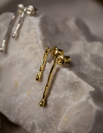 Kharys jewelry thin raindrop earrings in 18k gold vermeil